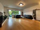 Wohnzimmer - 3 Zimmer EG Wohnung mit großem Balkon und Stellplatz