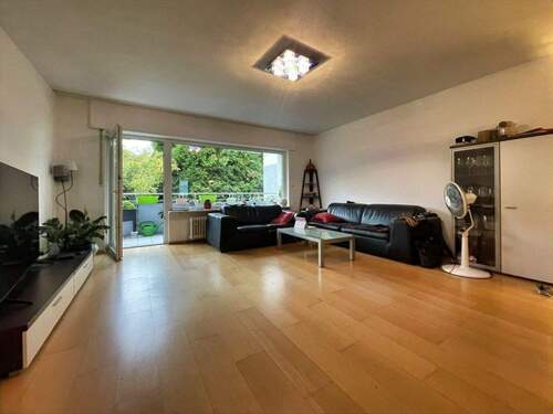 Wohnzimmer - 3 Zimmer EG Wohnung mit großem Balkon und Stellplatz
