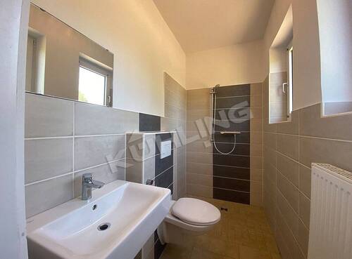 Modernisiertes Duschbad im Praxisbereich - 