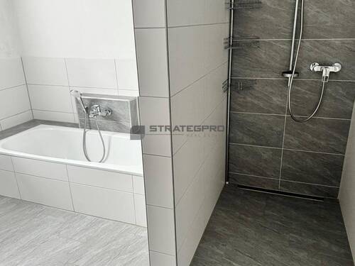 Wanne und Dusche KG - 