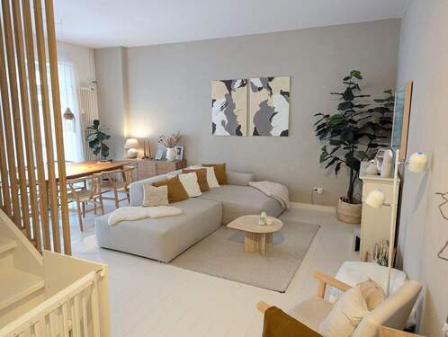 Wohnzimmer - Bezugsfreie 3,5-Zimmer Design-Maisonette-Wohnung mit Balkon im Samariterkiez - 2021 kernsaniert