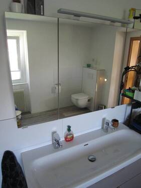 Waschtisch und WC, OG - 