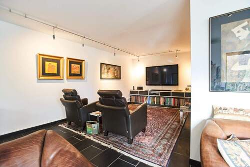 TV-Bereich - Einfamilienhaus mit 259,30 m² in Hausen zum Kaufen