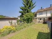 Hausansicht vom Garten mit überdachter Terrasse - Reihenmittelhaus mit 78,00 m² in Leonberg zum Kaufen