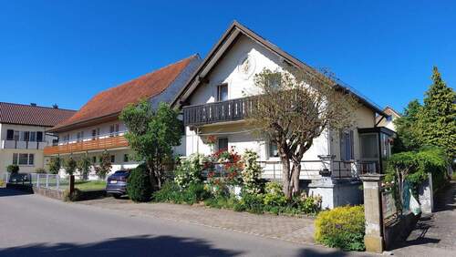 Hausansicht - Grundstück mit Altbestand und Seezugangsrecht in Langenargen a. Bodensee