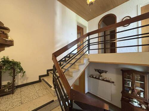 Treppenaufgang - Einfamilienhaus mit 161,30 m² in Stadtallendorf / Niederklein zum Kaufen