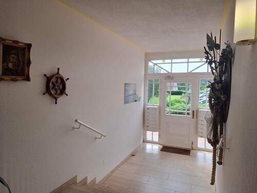 Treppenhaus.jpg - Etagenwohnung mit 100,00 m² in Elsfleth zum Kaufen