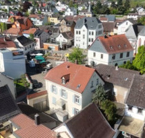 Historisches Einfamilienhaus mit Blick auf den Marktplatz und großem Garten - Münster-Sarmsheim