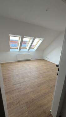 IMG_9302.jpeg - frisch renovierte, helle 2Zim.-Whg. mit offener Küche und Loggia in gepflegter Gegend