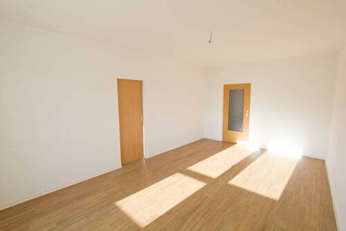 Wohnzimmer - Etagenwohnung mit 68,60 m&sup2; in Halle (Saale) zur Miete