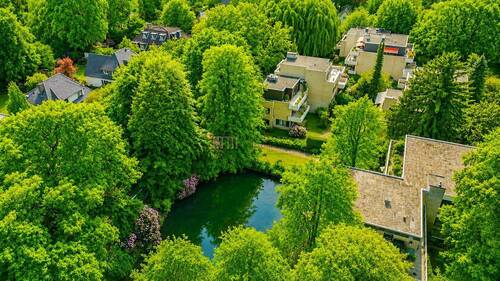 Traumhafte Lage - Urlaubsfeeling inklusive - Helle Wohnung mit Blick ins Grüne und Wasser + TG Platz