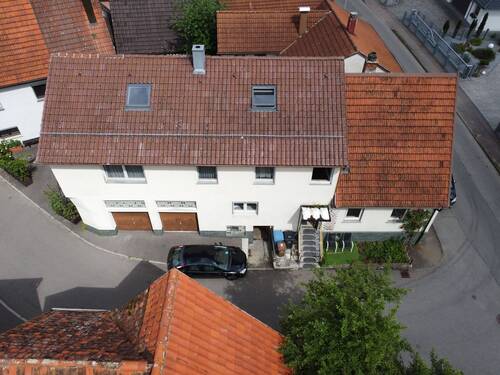 Außen - Charmantes Zweifamilienhaus mit Ausbaupotenzial in Bolheim