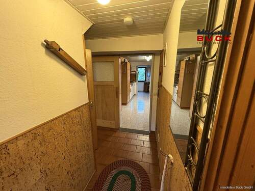 Flur EG - 6 Zimmer Etagenwohnung in Kuchen
