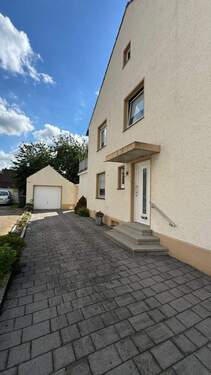 Einfahrt mit Garage - Mehrfamilienhaus, Wohnhaus mit 140,00 m² in Datteln zum Kaufen