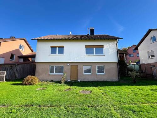 Außenansicht - Einfamilienhaus mit Garten & Garage