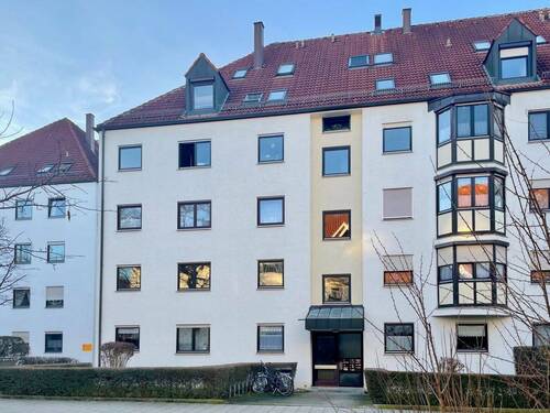 Gebäude Vorderansicht.jpg - 