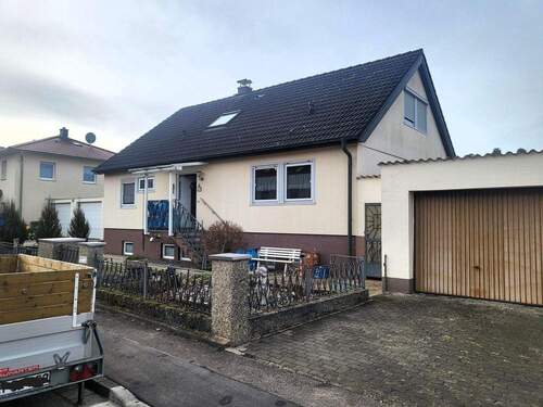 Haus Vorderseite.jpg - Gepflegtes freistehendes Haus in sehr ruhiger Lage