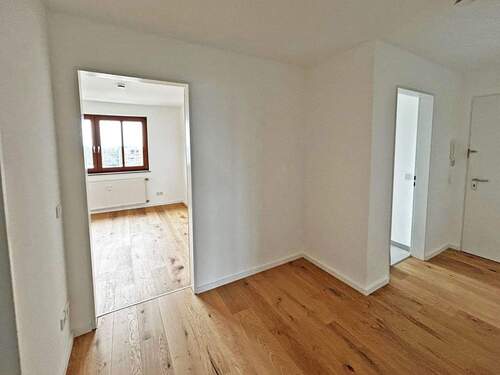 Moderner Eingangsbereich - 2 Zimmer Etagenwohnung zur Miete in München