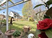 mit tollem Blick in den Garten - 