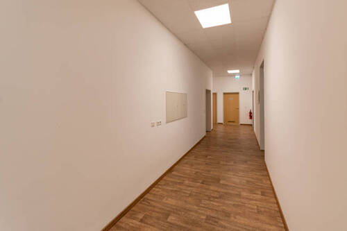 Flur - Büro mit 27,40 m&sup2; in Dresden zur Miete