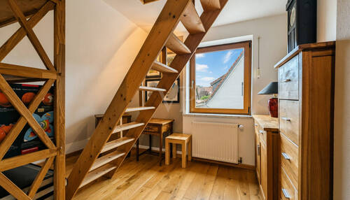 Treppe zum Dachboden - 