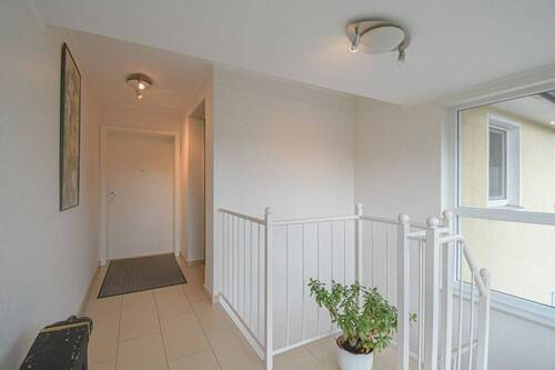 Treppenhaus mit Aufzug - 3 Zimmer Etagenwohnung in Oldenburg