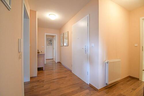 Flur - Etagenwohnung mit 136,80 m&sup2; in Oldenburg zum Kaufen