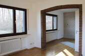Wohnzimmer mit Ess- u. Sitzbereich - 
