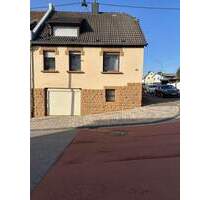 Wannemacher Immobilien **** (RESERVIERT)Gemütliches gepflegtes Einfamilienhaus in einer schönen Lage von Schiffweiler ****