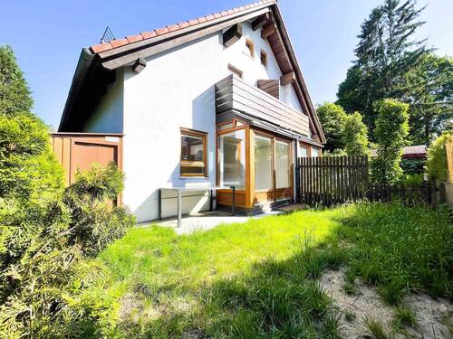 Hausansicht - Charmant & gepflegt! Reiheneckhaus mit EBK und TG-Stellplatz in ruhiger Lage