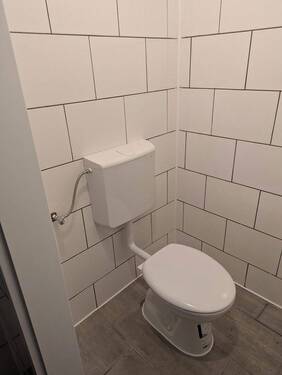 Neuer Toilettenraum - 