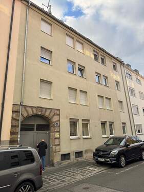 Hausansicht - 3 Zimmer Etagenwohnung zum Kaufen in Nürnberg