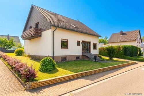 Seitenansicht - 8 Zimmer Einfamilienhaus in Überherrn / Berus
