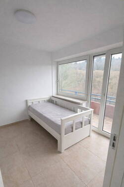 Zimmer 1 - Helle 2-Zimmer-Wohnung mit Balkon & neuer Einbauküche - sofort bezugsfrei