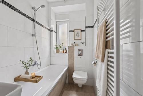 Badezimmer Staged (KI-generierter Inhalt) - 