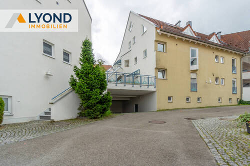 Außenansicht - Gepflegte Etagenwohnung im 2. OG mit Südbalkon und Tiefgaragenstellplatz sucht neuen Besitzer!