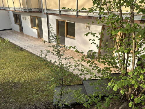 Blick auf Terrasse - 3 Zimmer Etagenwohnung zur Miete in Fürth