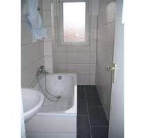 - Nähe Hannemannstr. Erstbezug nach Sanierung -Neubauwohnung mit Wannenbad u.Balkon - - Berlin Britz