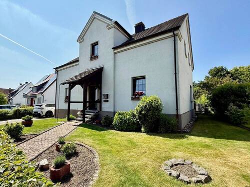 Frontansicht Wohnhaus - 