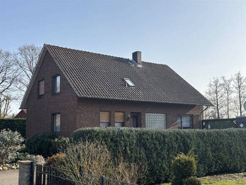 Bild1 - großes EFH oder ZFH - 294.000,00&nbsp;EUR Kaufpreis, ca.&nbsp; 195,00&nbsp;m&sup2;&nbsp;Wohnfl&auml;che