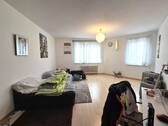 Wohnzimmer (Ist) - 2 Zimmer Etagenwohnung zum Kaufen in Düsseldorf