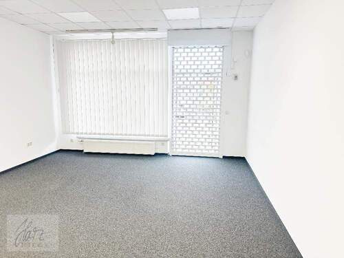 Geschäftsfläche mit Blick Richtung Eingangsbereich - 