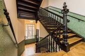 Treppenhaus - WOHNTRAUM ÜBER DEN DÄCHERN DER STADT Vermietete 3-Raum-Wohnung