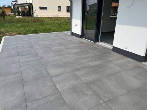 Sehr schöne, große Terrasse - 5 Zimmer Doppelhaushälfte in Markt Erlbach