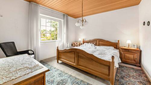 1. OG Schlafzimmer 1 - 