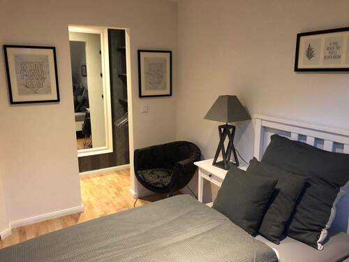 Schlafzimmer mit Ankleide - 