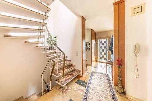 Flur - 4 Zimmer Reihenmittelhaus in Iserlohn