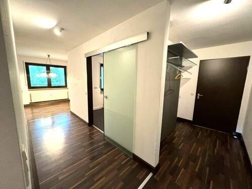 Diele - Etagenwohnung mit 95,00 m² in Amberg zur Miete