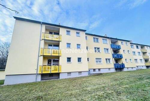 Anlage Ansicht Balkone Rücksei - **4- Zimmer Wohnung mit Balkon. Sorgfältig saniert. Sofort verliebt**
