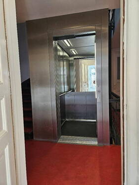 Aufzug / Treppenhaus - 